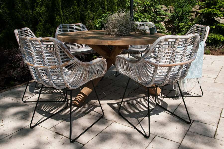 bordeaux-laval-zestaw-ogrodowy-z-okraglym-stolem-135cm-6-bialych-krzesel-rattanowych-vimine-luksusowe-meble-rattanowe-900×600-1.jpg