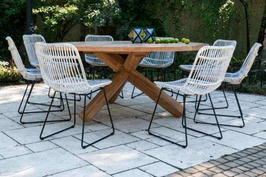 bordeaux-okragly-teakowy-stol-ogrodowy-stol-z-drewna-teakowego-vimine-twojasiesta-meble-ogrodowe-luksusowe-900×600-1.jpg