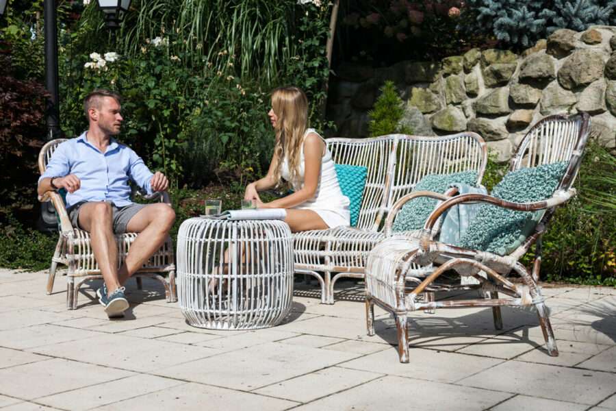 cannes-sofa-rattanowa-ogrodowa-kolor-bialy-rattanowe-fotele-ogrodowe-vimine-luksusowe-meble-rattanowe-900×600-1.jpg