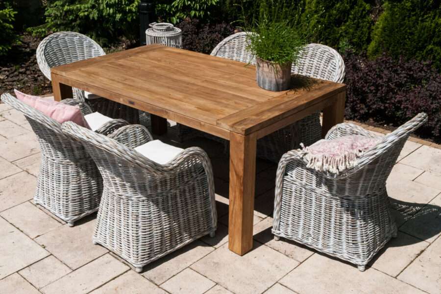 nimes-prostokatny-teakowy-stol-ogrodowy-180cm-6-osob-stol-drewniany-fotele-ogrodowe-vimine-luksusowe-meble-ogrodowe-900×600-1.jpg